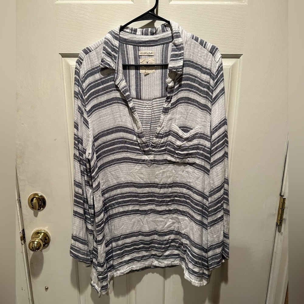 American Eagle blue and white stripped top